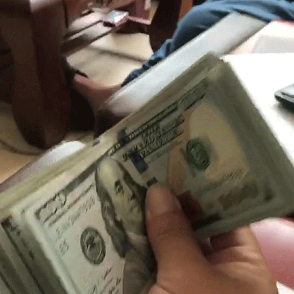 阿拉伯客户签订黄片软件秀色